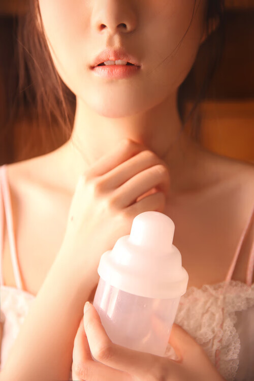 西班牙队在欧洲杯八分之一决赛中以3比1战胜德国队，晋级四强，西班牙足球欧洲杯