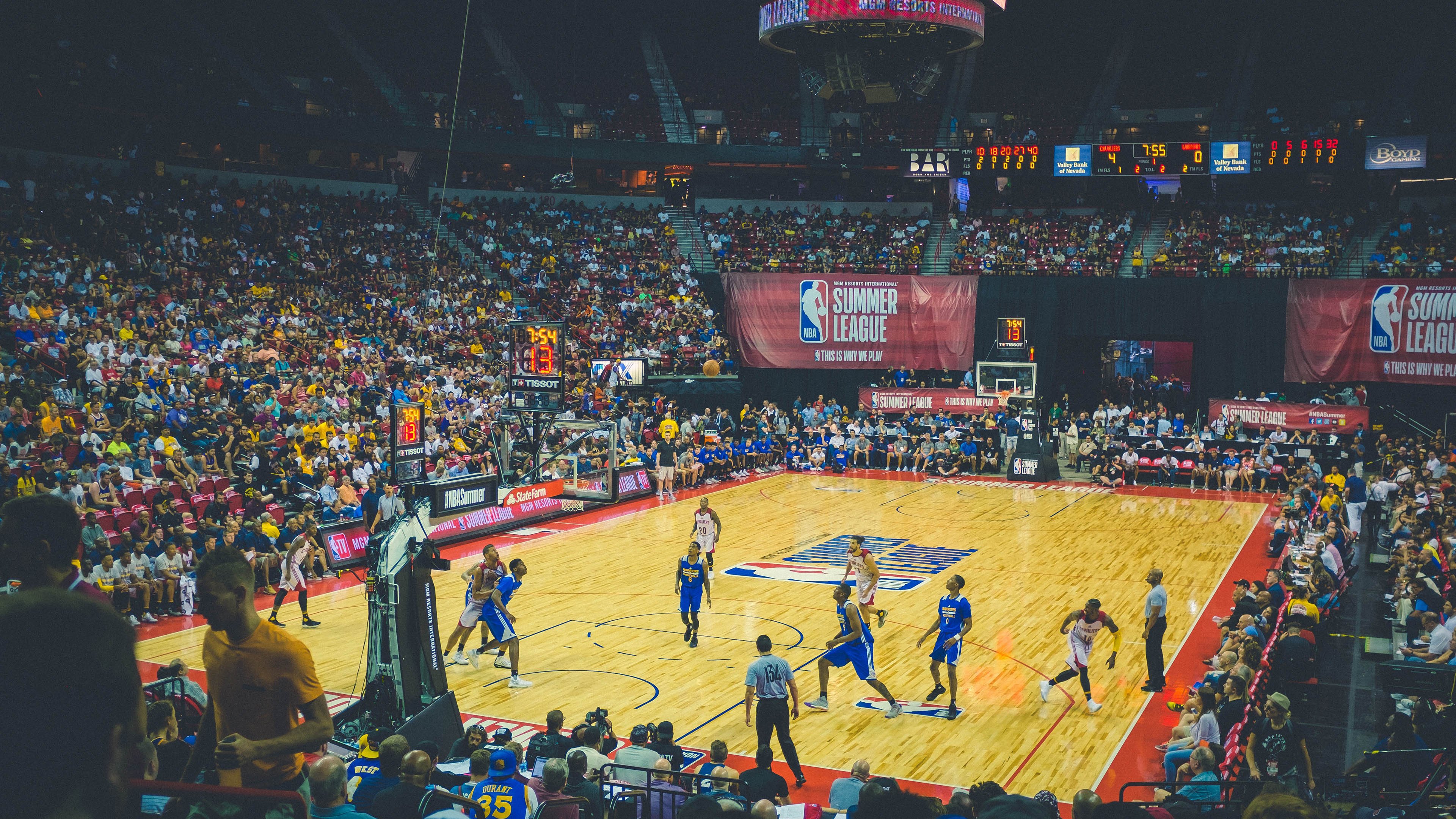 詹姆斯父子同场竞技，历史首次引爆全美关注，詹姆斯父子对决